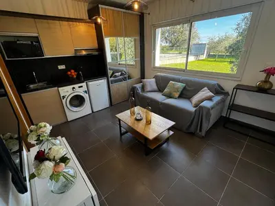 Cuisine ou kitchenette dans l'établissement Maison à 2 minutes de la mer en voiture