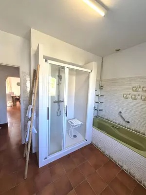 Salle de bains dans l'établissement Chez nous