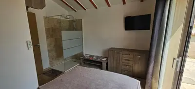 Télévision ou salle de divertissement dans l'établissement Casa Nostra à Aléria