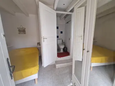 Salle de bains dans l'établissement Maison authentique au cœur du village de Méria