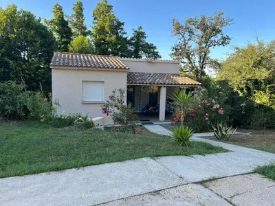 Jardin de l'établissement Maison de vacances en Corse