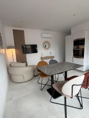 Télévision ou salle de divertissement dans l'établissement villa louise