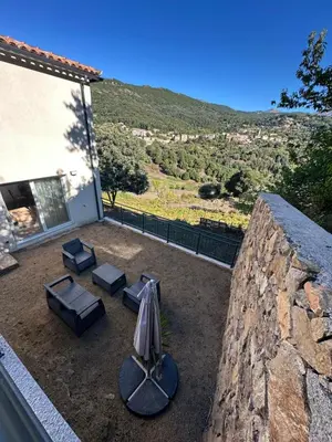 Vue générale sur la montagne ou vue sur la montagne depuis l'appartement