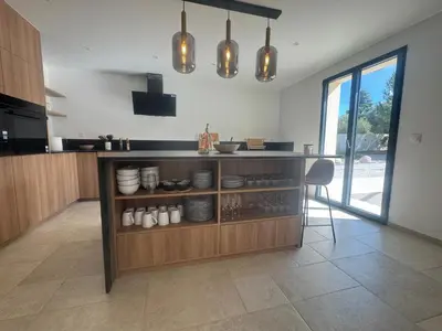 Cuisine ou kitchenette dans l'établissement Superbe Villa Arià avec piscine chauffée