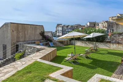 Jardin de l'établissement L'Ortu - maison charmante vue mer - Erbalunga