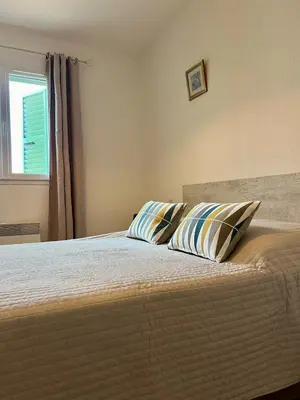 Un ou plusieurs lits dans un hébergement de l'établissement appartement au coeur de Saint-Florent à 200m de la plage