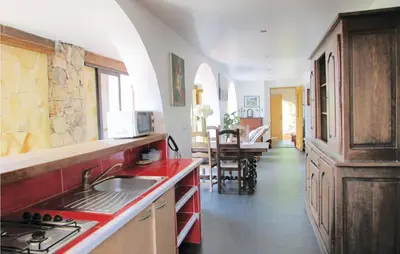 Cuisine ou kitchenette dans l'établissement Amazing Apartment In Partinello