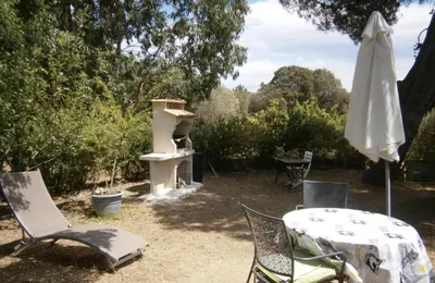 Jardin de l'établissement Appartements Calvi