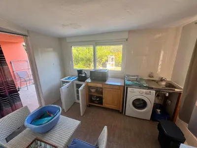 Cuisine ou kitchenette dans l'établissement Appartements Calvi
