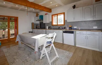 Cuisine ou kitchenette dans l'établissement Grande Villa Piscine