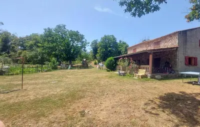 Jardin de l'établissement Grande Villa Piscine