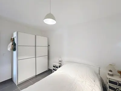 Un ou plusieurs lits dans un hébergement de l'établissement Appartement moderne avec grande terrasse au cœur de Calvi