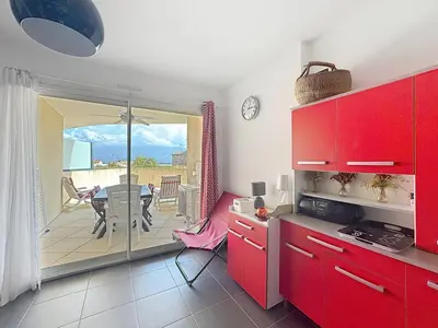 Cuisine ou kitchenette dans l'établissement Appartement moderne avec grande terrasse au cœur de Calvi