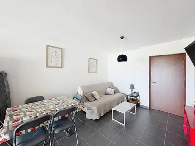 Coin salon dans l'établissement Appartement moderne avec grande terrasse au cœur de Calvi
