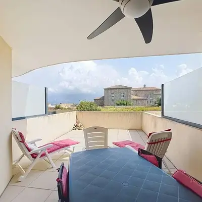 Appartement moderne avec grande terrasse au cœur de Calvi