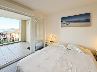 Un ou plusieurs lits dans un hébergement de l'établissement Résidence Le Clos des Oliviers T2 - Vue mer