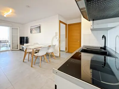 Cuisine ou kitchenette dans l'établissement Résidence Le Clos des Oliviers T2 - Vue mer