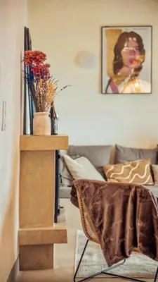 Coin salon dans l'établissement Cap Hélios, vue mer à couper le souffle à Centuri