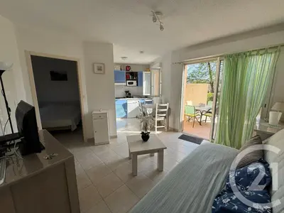 Télévision ou salle de divertissement dans l'établissement Mini villa Corse