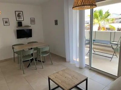 Télévision ou salle de divertissement dans l'établissement Corsica Beach, Paddleboarding, Pool & Hiking J159