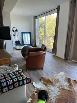 Télévision ou salle de divertissement dans l'établissement Villa avec vue et piscine privée