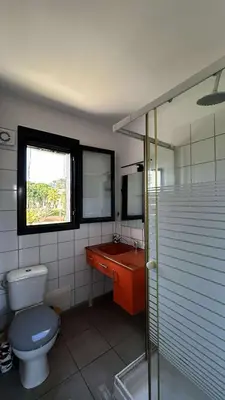 Salle de bains dans l'établissement Location appartement 6 pers les marines de Bravone