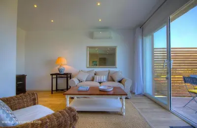 Coin salon dans l'établissement Belle villa avec piscine vue mer- Cap Corse Sisco