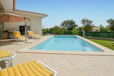 Piscine de l'établissement Villa Piscine Mer 7 min Vue Montagne Clim ou située à proximité