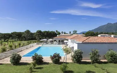 Piscine de l'établissement Apartment with Garden - Two Pools - Beach Access ou située à proximité