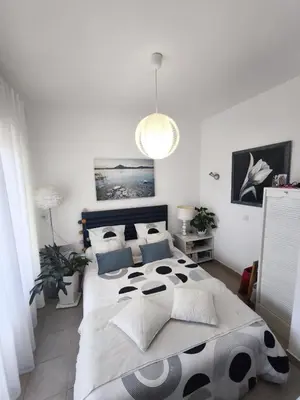 Un ou plusieurs lits dans un hébergement de l'établissement Apartment with Garden - Two Pools - Beach Access