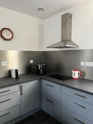 Cuisine ou kitchenette dans l'établissement Maison