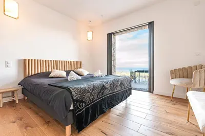Un ou plusieurs lits dans un hébergement de l'établissement Villa Evasione - Climatisée piscine vue mer