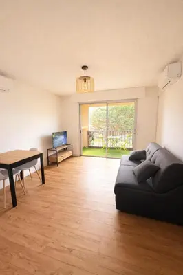 Télévision ou salle de divertissement dans l'établissement Cozy studio in Calvi Beach 2 min walk parking