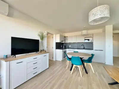 Cuisine ou kitchenette dans l'établissement Bel appartement avec vue mer- 2 adultes 1 bébé