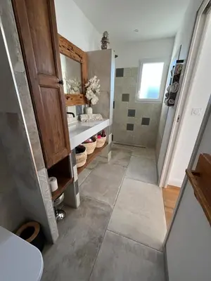 Salle de bains dans l'établissement Maison de charme entre mer et nature 4pers