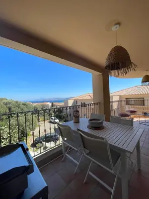 Balcon ou terrasse dans l'établissement Superbe T2 avec grande terrasse et vue mer Résidence Isola Céleste