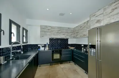 Cuisine ou kitchenette dans l'établissement Villa With Direct Sea Access In Cap Corse