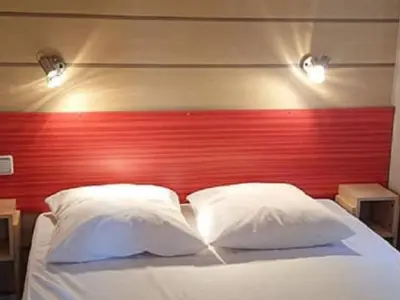 Un ou plusieurs lits dans un hébergement de l'établissement Mobil home 6 personnes avec terrasse à Vico - API-1-52-841