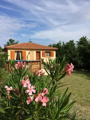 Jardin de l'établissement Maison avec piscine sans voisinage à 4km de la mer