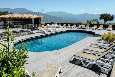 Vue générale sur la montagne ou vue sur la montagne depuis l'appartement