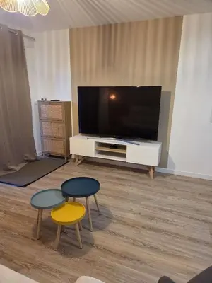 Télévision ou salle de divertissement dans l'établissement T2 proche de la mer