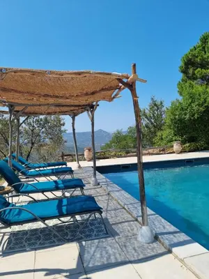 Piscine de l'établissement Ferme Canioni ou située à proximité