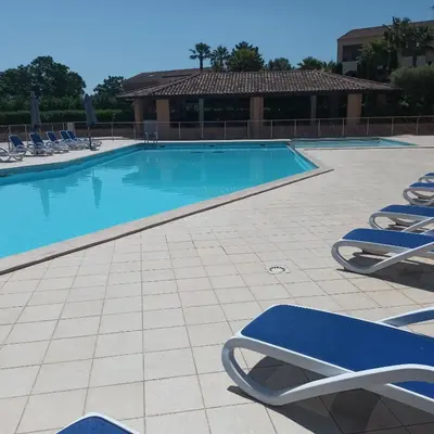 Piscine de l'établissement CORSE Bravone bel appart à 2 pas de la plage 2ch et mezzanine ou située à proximité