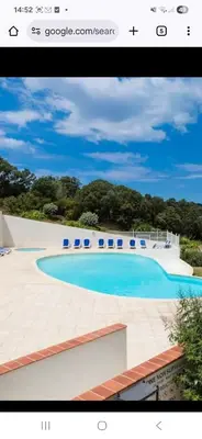 Piscine de l'établissement Grand T2 A DEUX PAS DE LA PLAGE LOZARI ou située à proximité