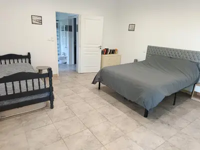 Un ou plusieurs lits dans un hébergement de l'établissement Appartement avec terrasse vue sur mer