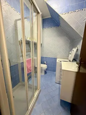 Salle de bains dans l'établissement Charmant Duplex proche mer, Clim Terrasse à BORGO