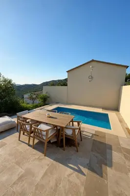 Piscine de l'établissement Belle villa avec piscine-4 personnes ou située à proximité