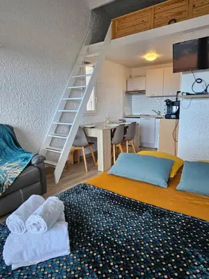 Cuisine ou kitchenette dans l'établissement Corse