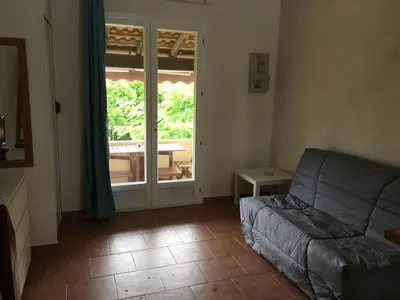 Coin salon dans l'établissement Le Clos des Arbousiers