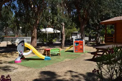 Aire de jeux pour enfants de l'établissement Camping Paradella